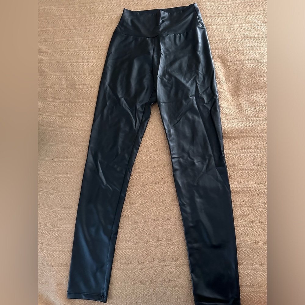 Faux leather skinny pants